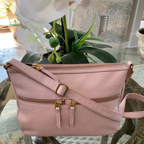 Fossil Handbags - FOSSIL PINK LEATHER CROSSBODY BAG🌸🗝
